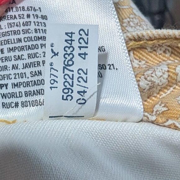 NWT AE | 90s Straight Leg Jeans in Yellow Floral (18/34) - Picture 11 of 14
